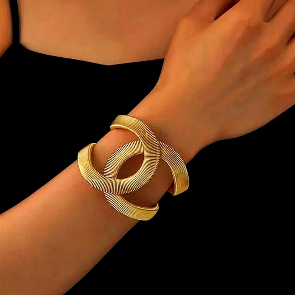 Fab Designer Cuff Gold Fashion Bracelet Spring Closure
